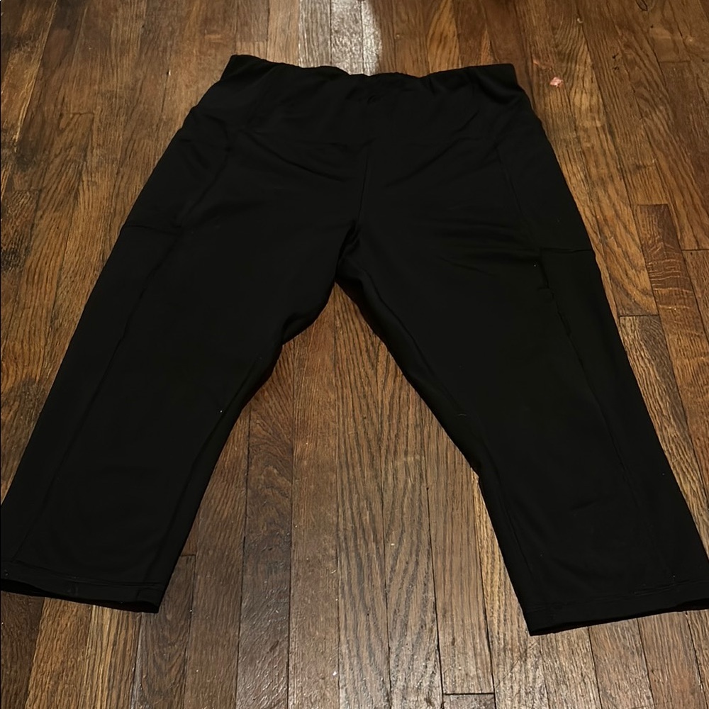 Avia Black Activewear Pants (Capris)